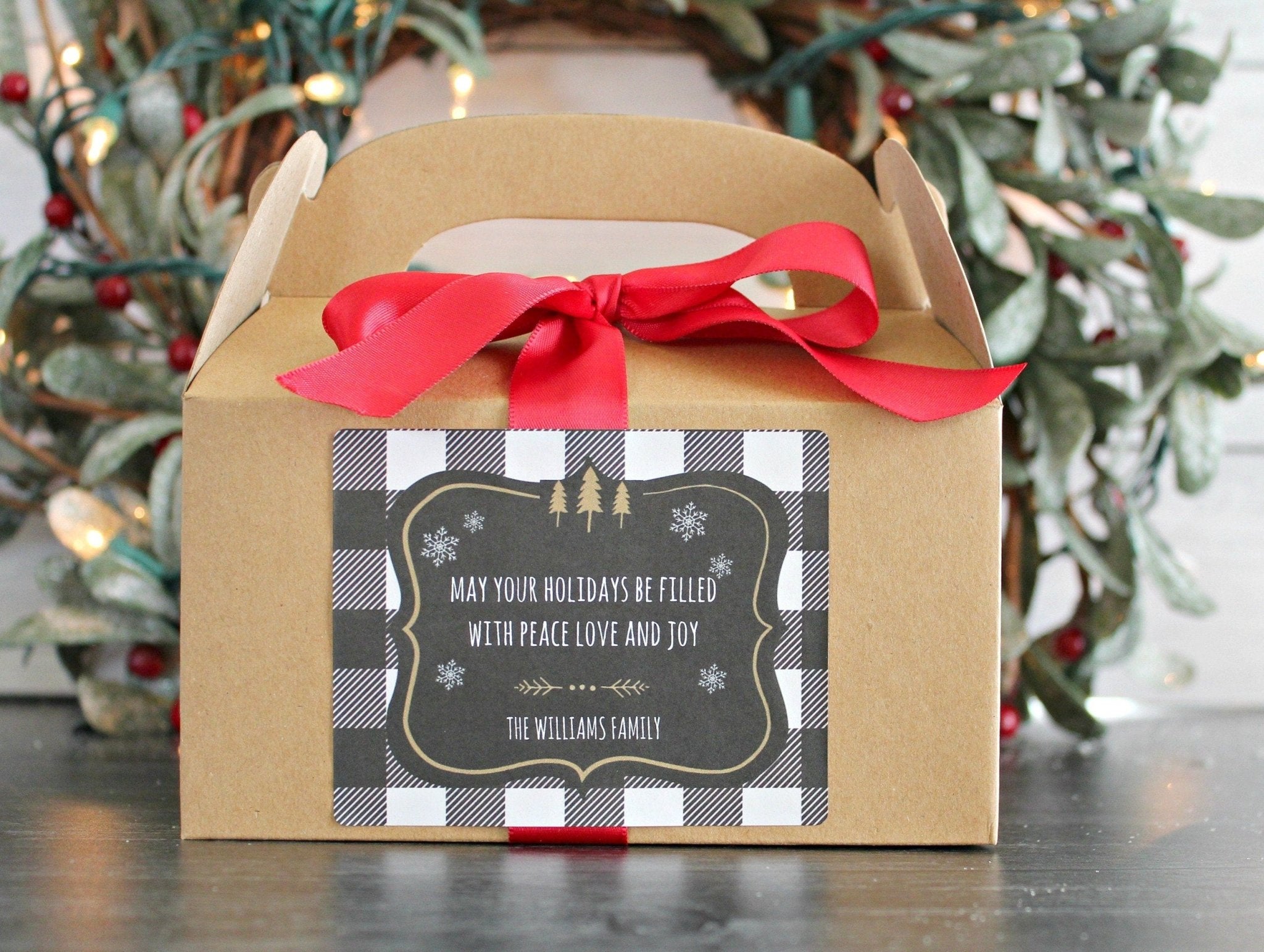 Buffalo Plaid Christmas Candle - The Dancing Wick